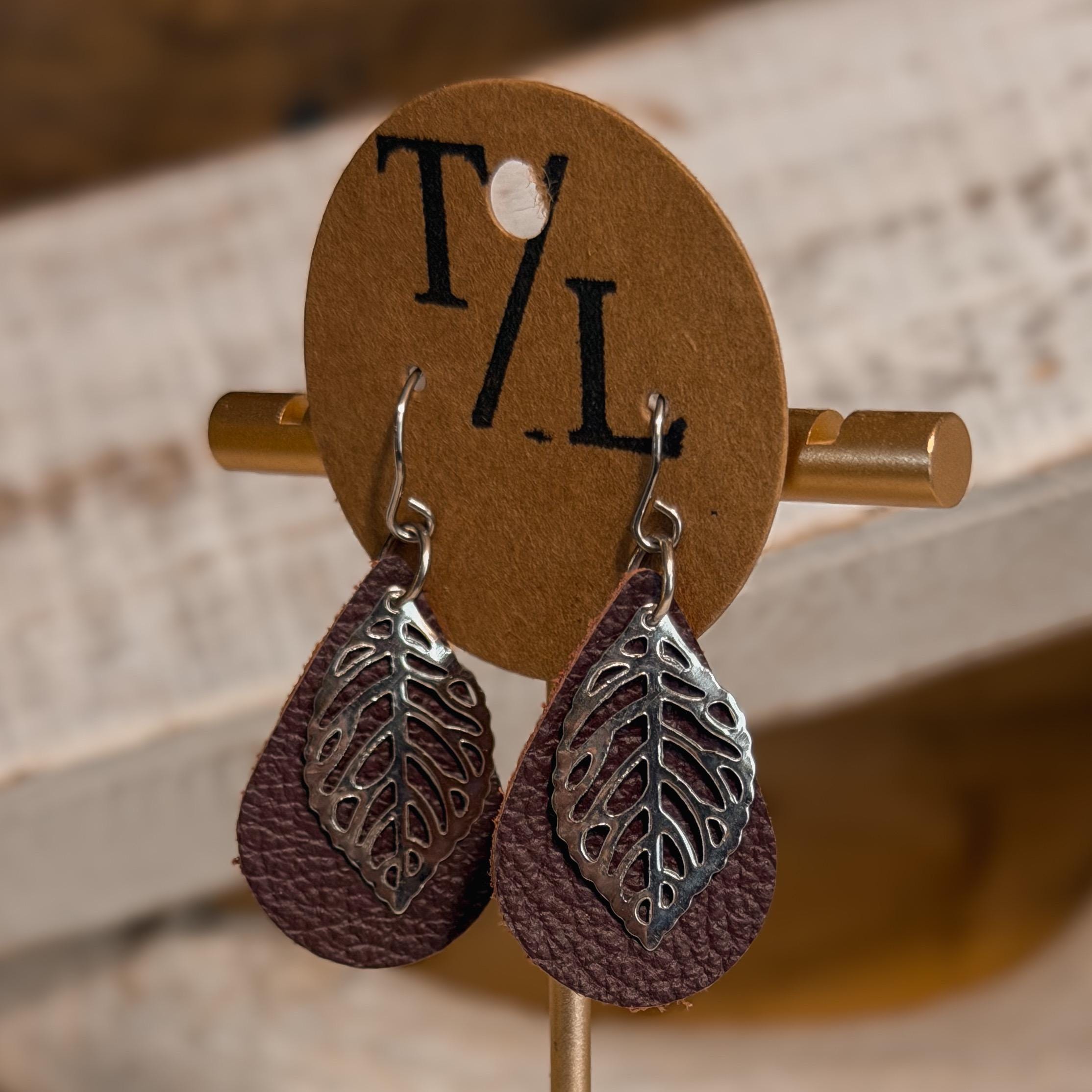 Leather earrings with leaf accent