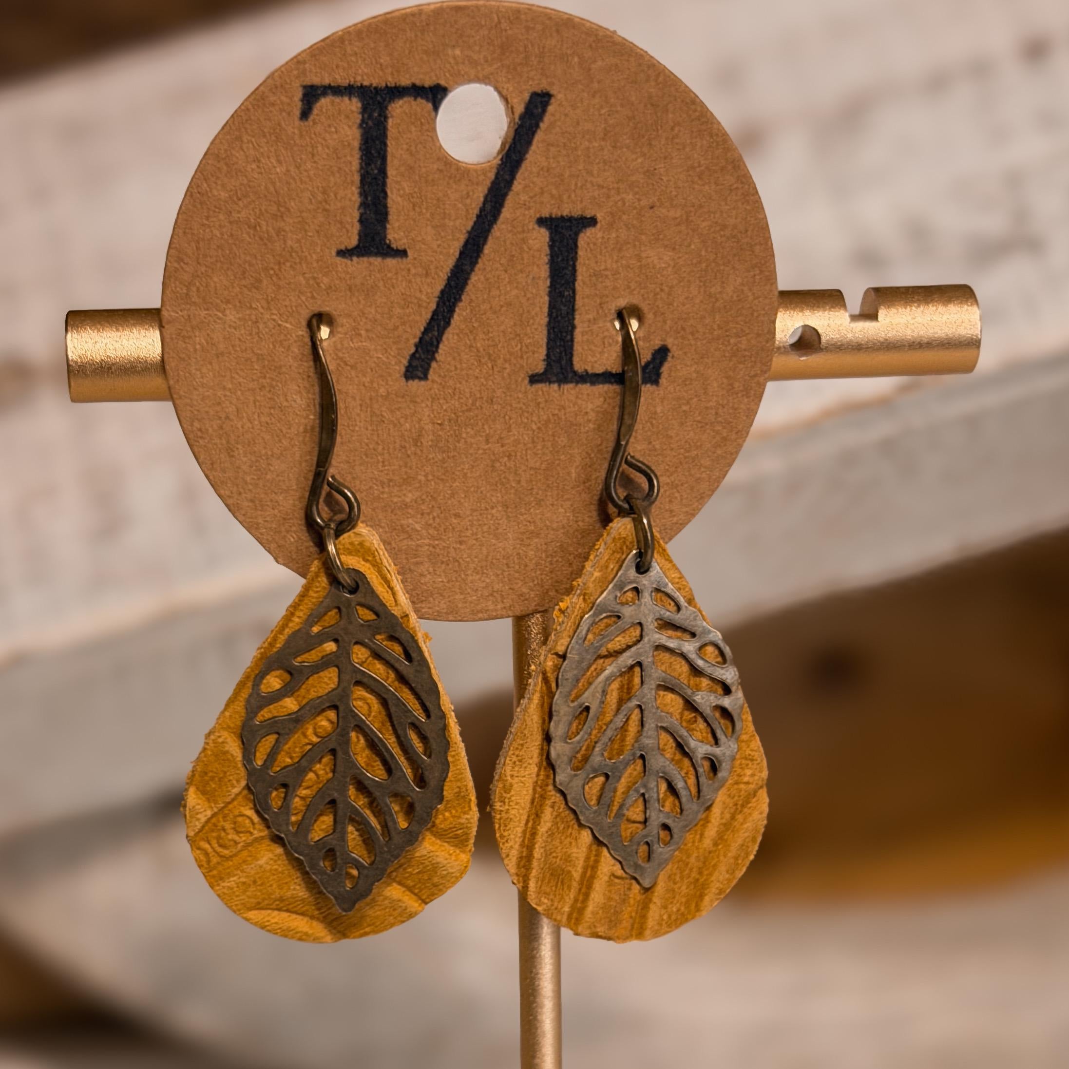 Leather earrings with leaf accent